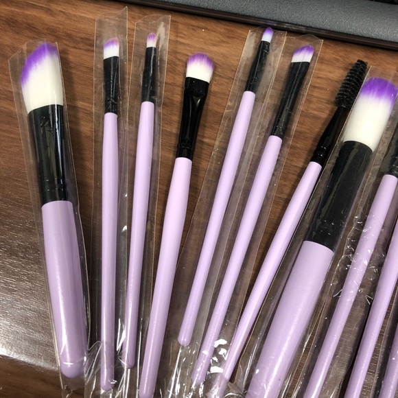 22 pc makeup brushes (: - Picture 2 of 4